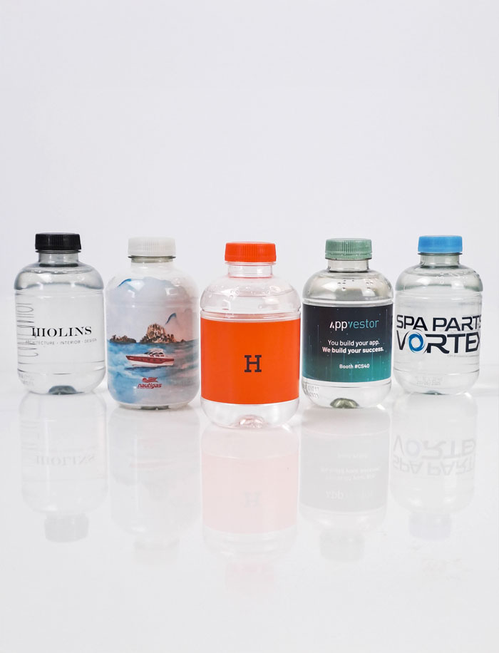 Regalar botellas con agua personalizadas con logotipo - RPET, brick, cristal...
